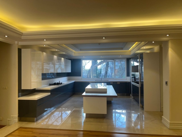 فروش واحد 170 متری در باغ فردوس | کد 121